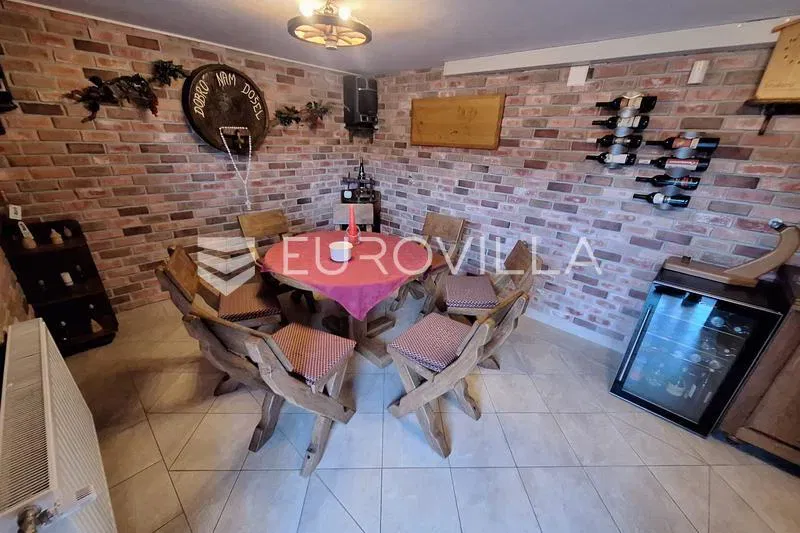 Netretić, Jarče Polje, kuća 250 m², 150 m do rijeke Dobre