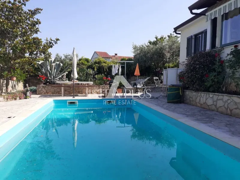 Istrien, Region Poreč 7 km - Eingeschossiges Haus mitt Pool in ruhiger Lage!!