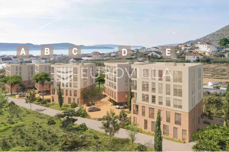 Trogir, Seget Donji, dvosoban stan na drugom katu neto korisne površine 90 m², S4, D
