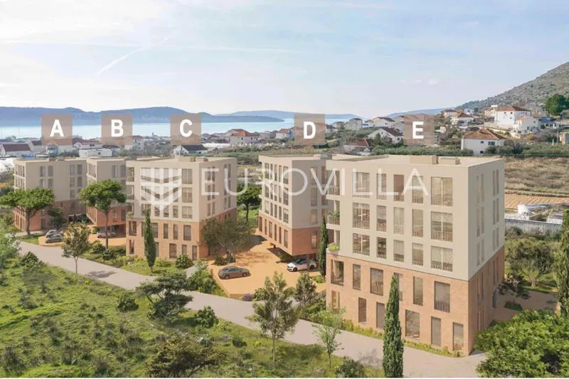 Trogir, Seget Donji, dvosoban stan na drugom katu neto korisne površine 90 m², S4, D