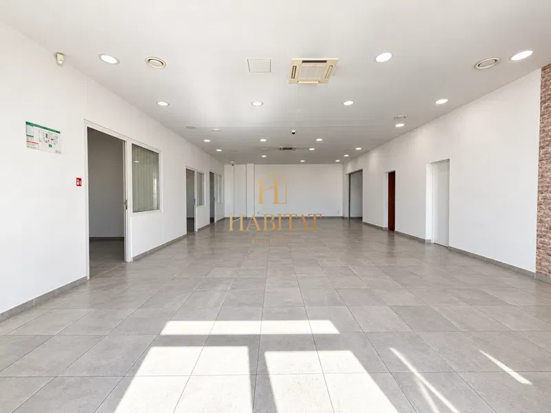 MATULJI - POSLOVNI PROSTOR, 281 m², VELIKI PARKING, ODLIČNA LOKACIJA