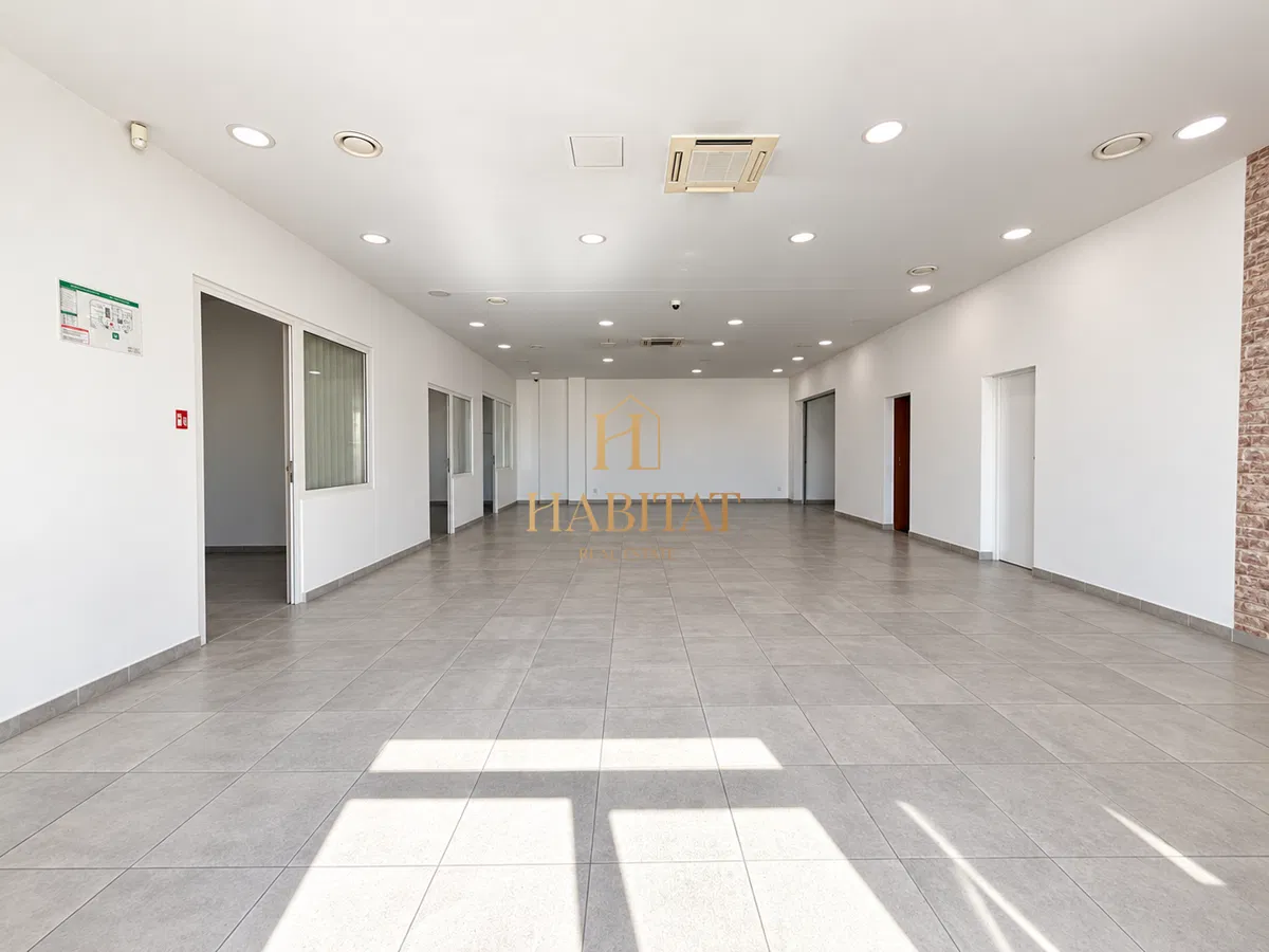 MATULJI - POSLOVNI PROSTOR, 281 m², VELIKI PARKING, ODLIČNA LOKACIJA