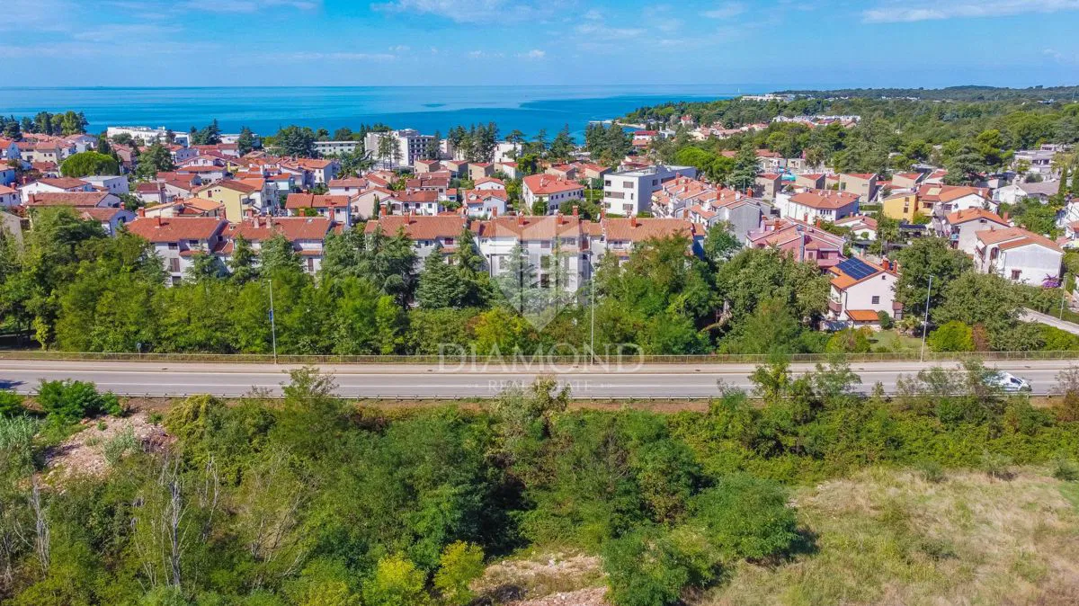 Poreč, zemljište 300m od mora i sadržaja!