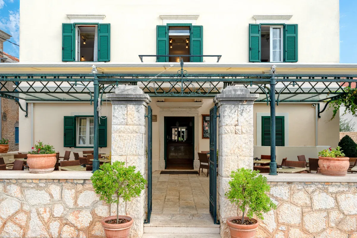 Authentisches Boutique-Hotel in einer historischen Villa in erster Reihe zum Meer