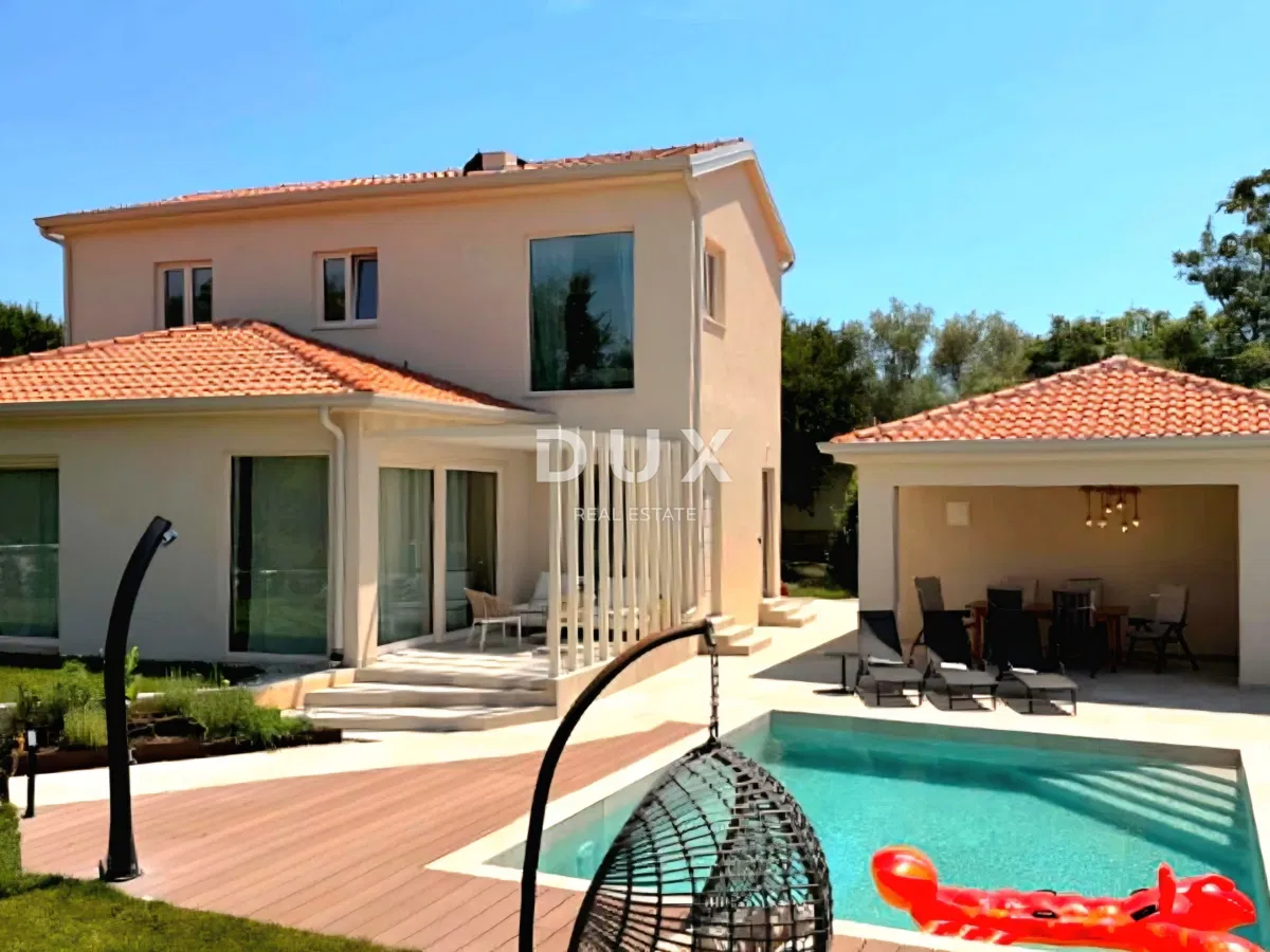 Istrien, Poreč, luxuriöse Familienvilla, 180 m², in Strandnähe und in der Nähe von Einkaufsmöglichkeiten