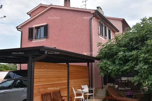 Vendita di una bella casa a duplice famiglia con garage, nei dintorni di Poreč! – 2