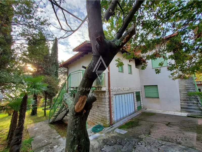 IKA, samostojeća kuća s pogledom na more