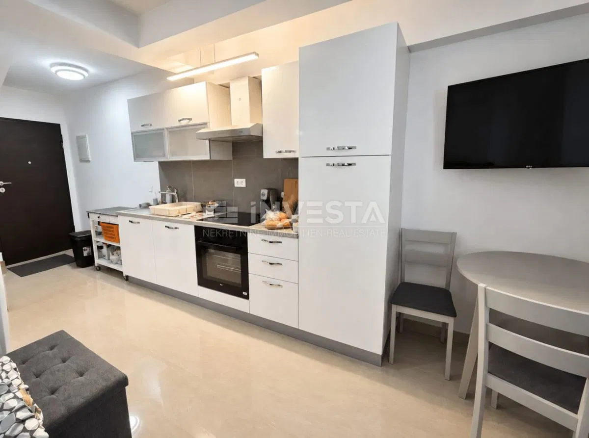 Pula, Kaštanjer, nova namještena garsonijera 28 m2, parking