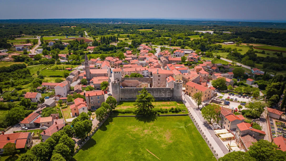Svetvinčenat, okolica, pravilno zemljište u mirnom okruženju