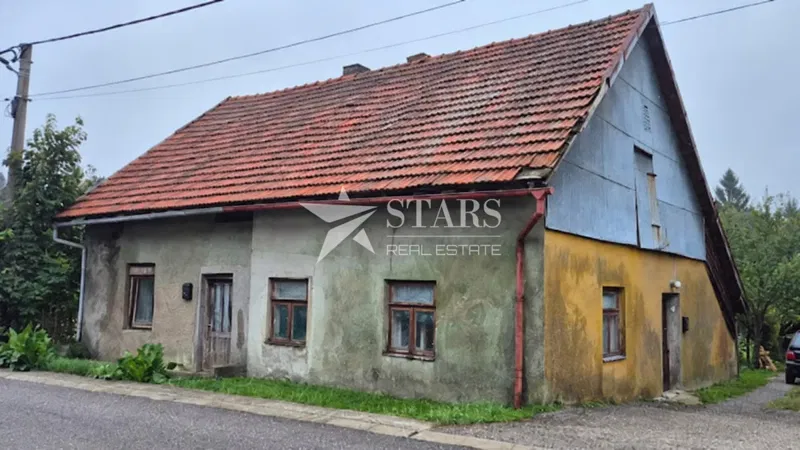 Gorski Kotar, Lokve – Zwei verbundene Häuser zur Renovierung mit zusätzlichen 996 m² Grundstück