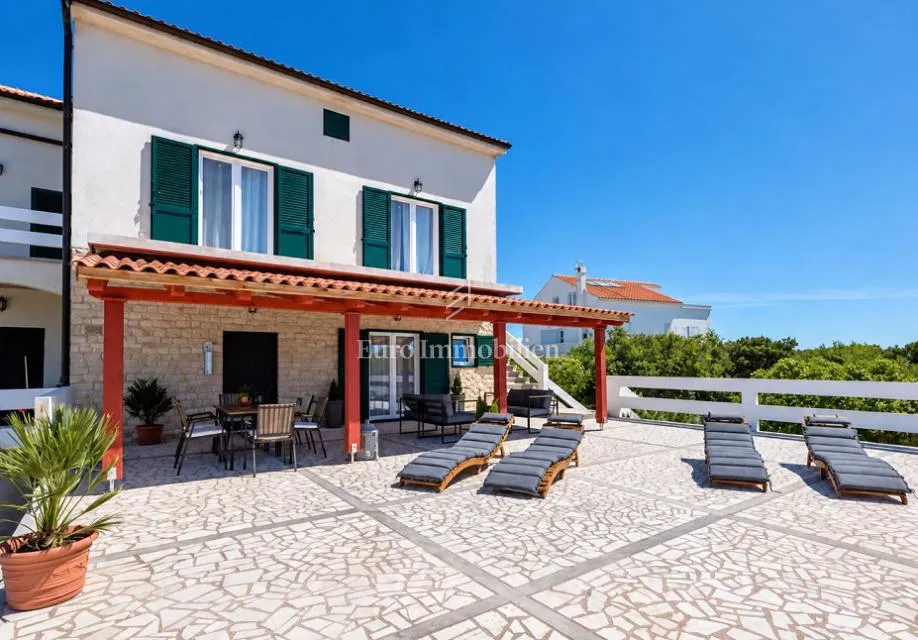 Košljun – Geräumiges Haus mit Pool, 200 m vom Meer