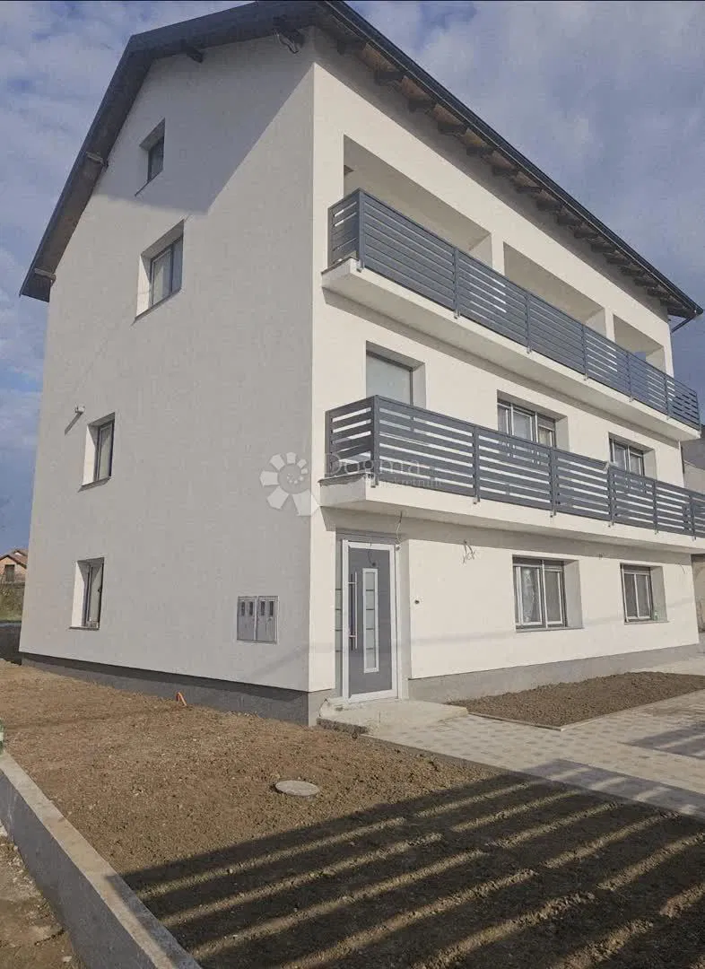 Lakás Petrinja, 82m2