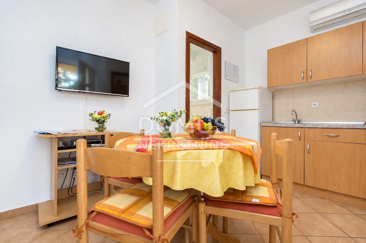 Srima, Apartment mit zwei Schlafzimmern, 35 m², 300 m vom Strand entfernt