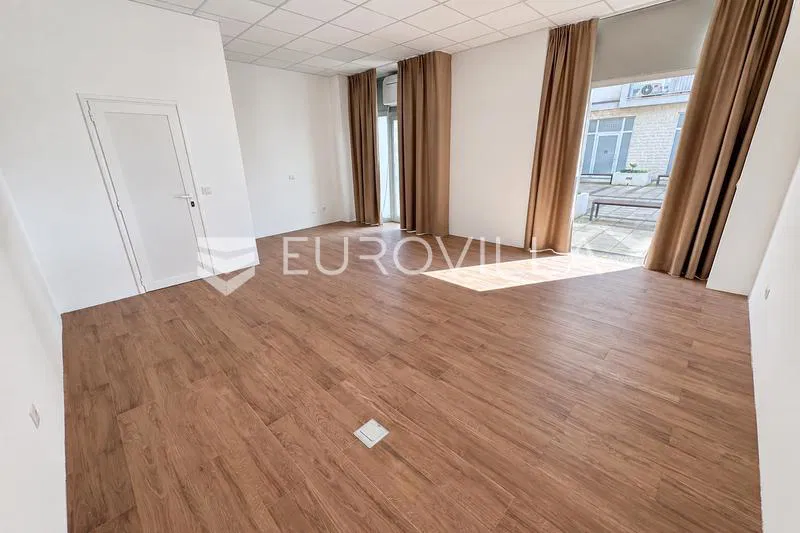 Rijeka, Krnjevo, poslovni prostor 36 m², odlična lokacija