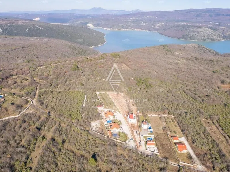 Istra, Rakalj : Građevinsko zemljište s pogledom na more