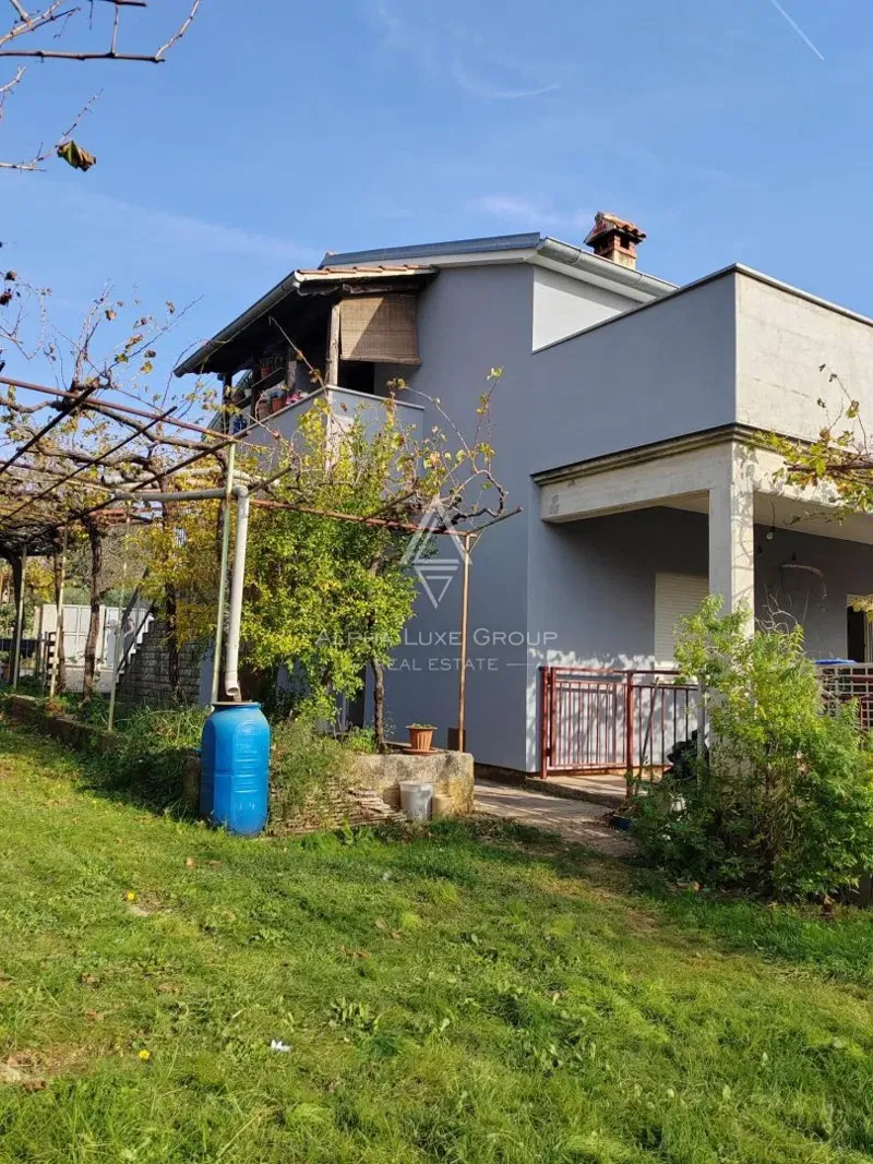 Istra, Peruški : Renovirana kuća s pogledom na more
