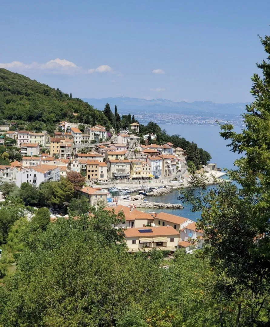 MOŠĆENIČKA DRAGA – atraktivno građevinsko zemljište s pogledom na more za projekt 5 luksuznih vila