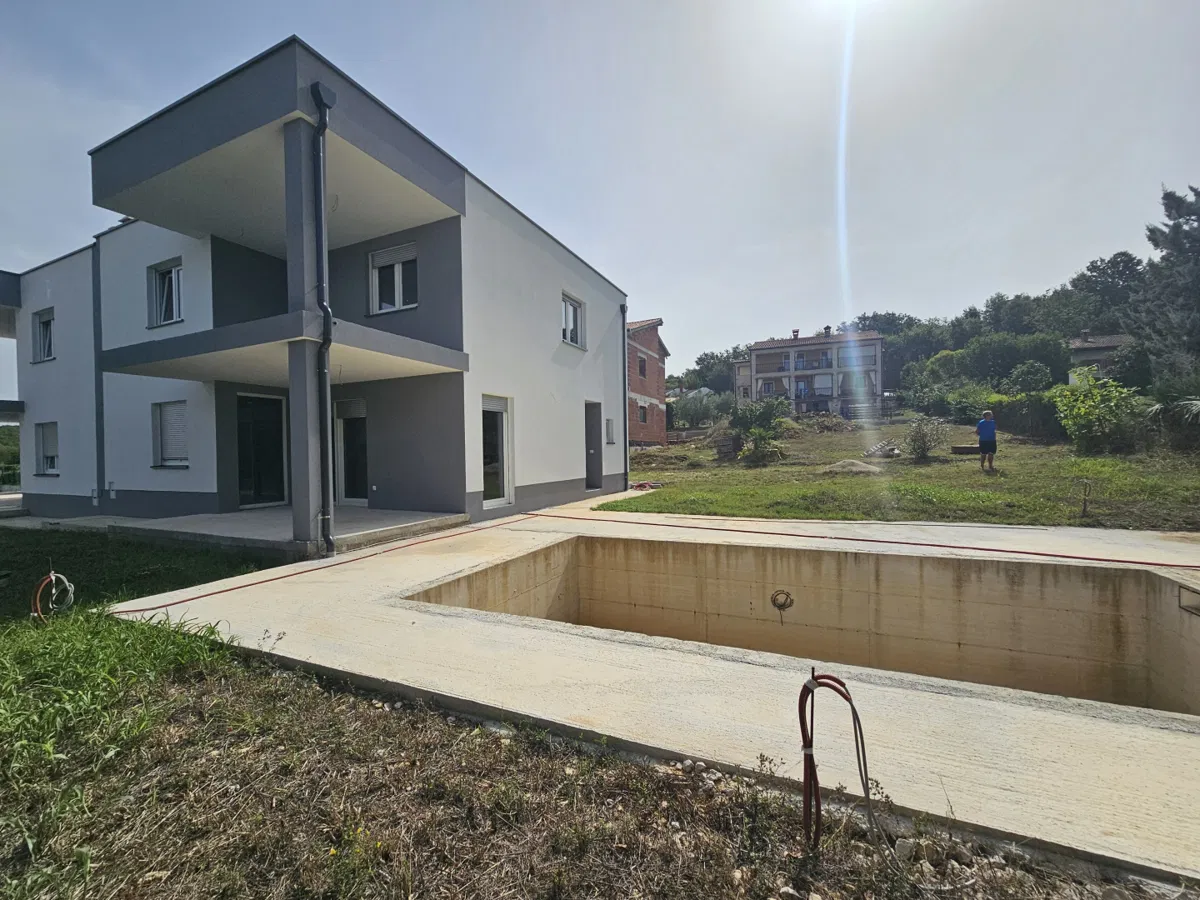 Poreč – Moderne Doppelhaushälfte mit 5 Schlafzimmern