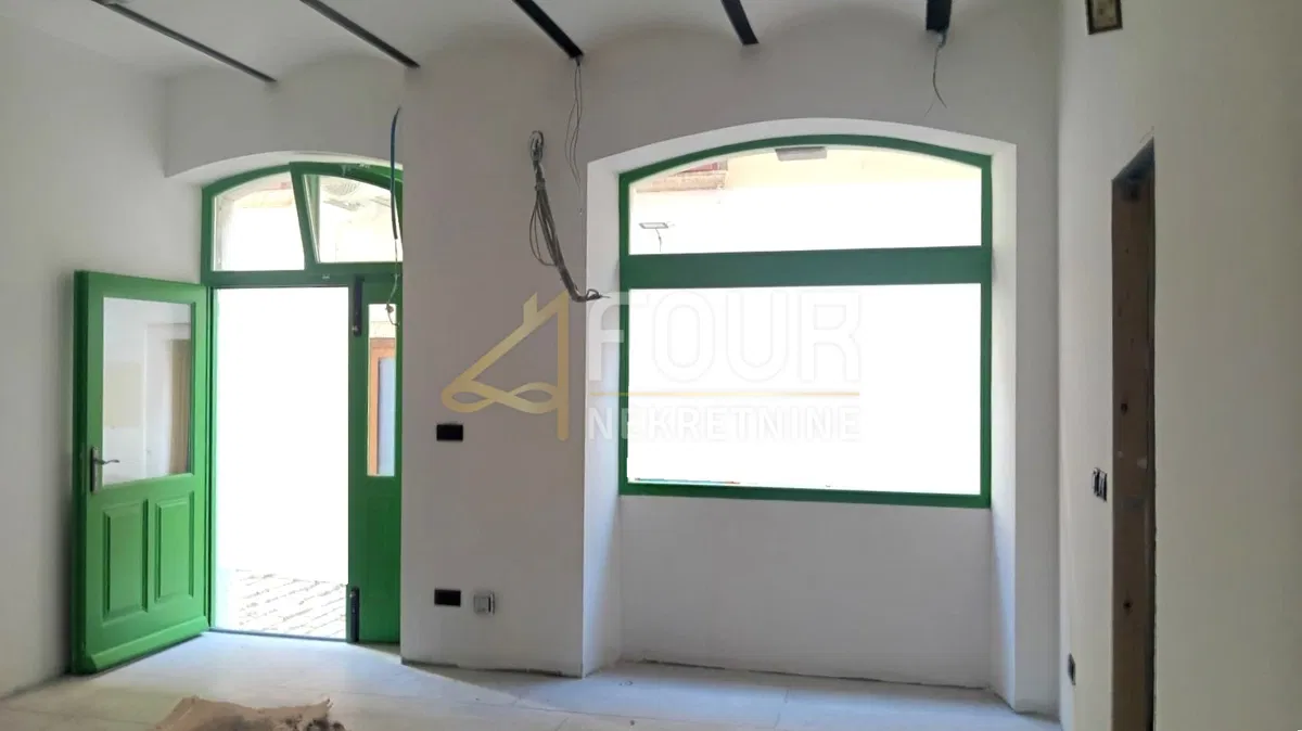 Istra, Rovinj, poslovni prostor, 32,77m2