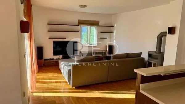 PROSTRAN I FUNKCIONALAN STAN 85 M² U ZADRU