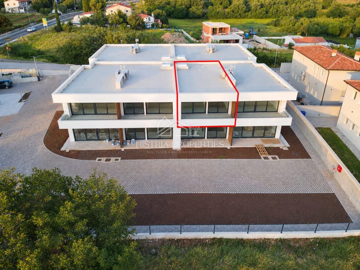 Stan sa terasom 7km od Rovinja u mirnom ambijentu