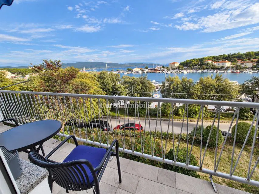 Grad Krk, apartman u prvom redu do mora!