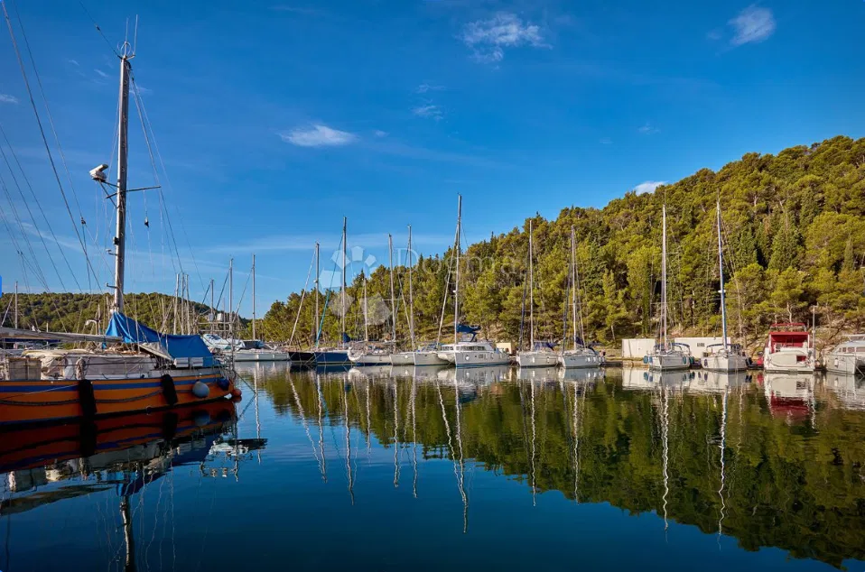 SKRADIN – GRAĐEVINSKO ZEMLJIŠTE BLIZU ACI MARINE