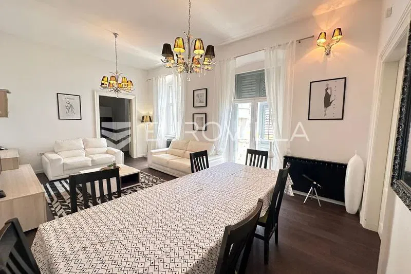 Pula, Center, Spacious 135 m² apartment with terrace, two combined units in the city heart – 3