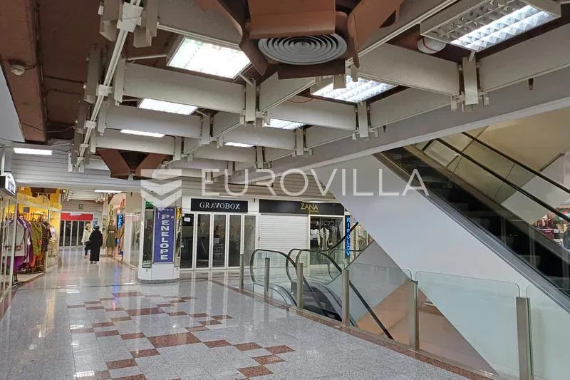 Rijeka, trgovina u centru grada 120 m²