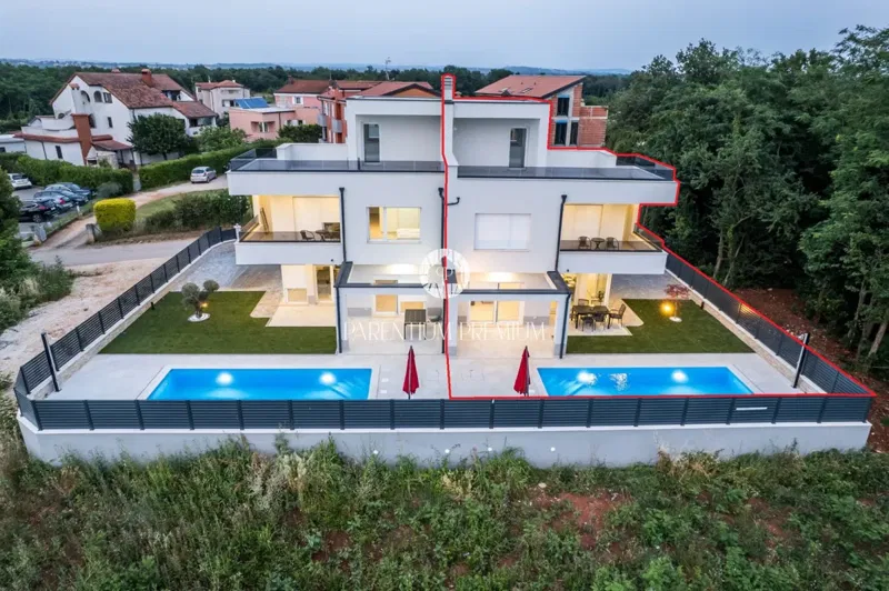 Umag – Modern villa medencével és tengerre néző kilátással