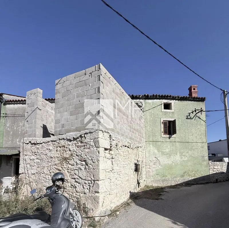 Kuća u Ližnjanu – za renovaciju, s ogromnim potencijalom