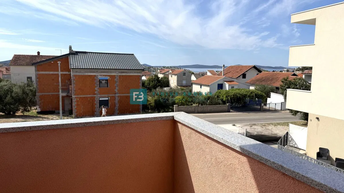 TRIBUNJ, pogled na more, spavaća soba, terasa