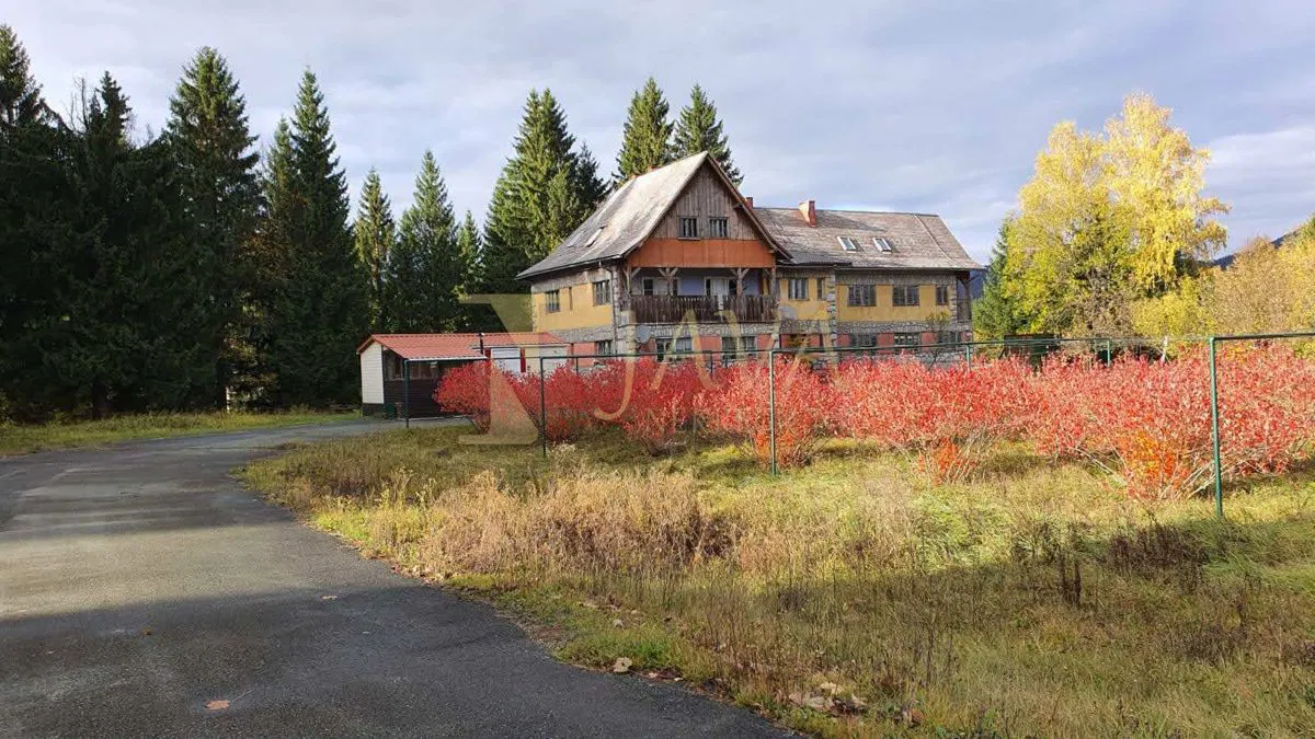 Bivša Titova rezidencija, 15.000 m², okolica Ogulina