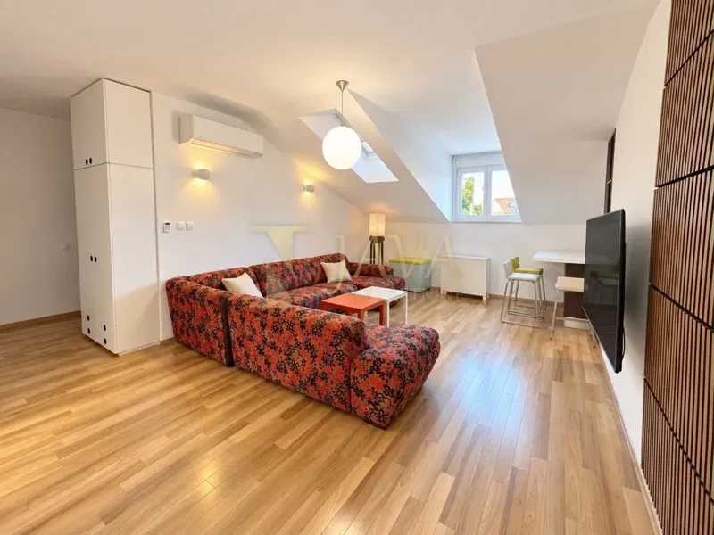 ZENTRUM Apartment in der Nähe des Theaters, 2 Schlafzimmer, 74 m2!