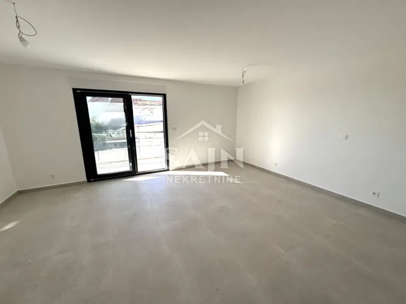 Okrug/Dvosoban stan 140 m od mora