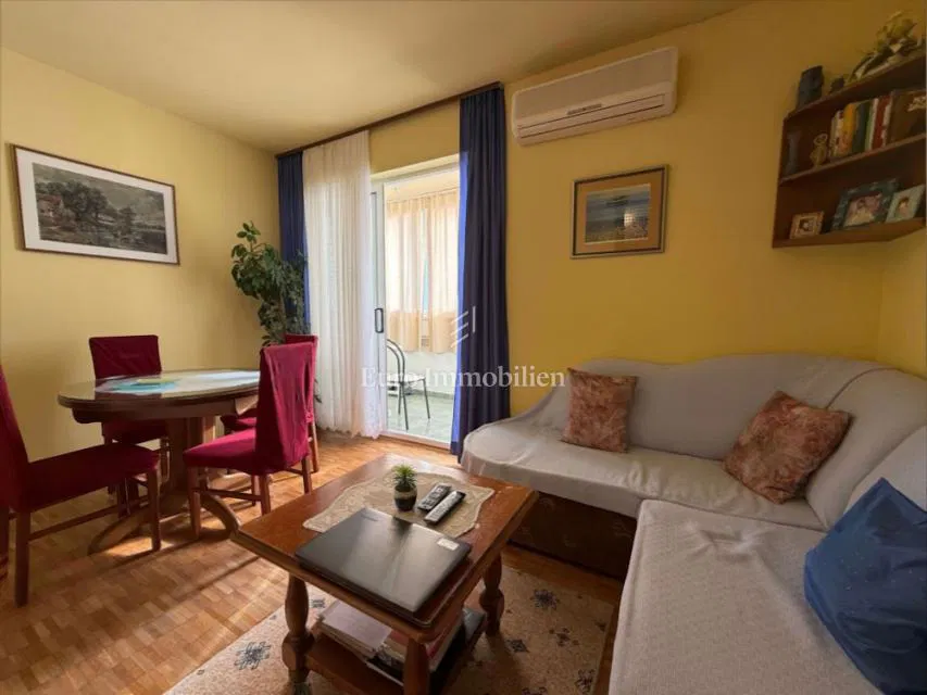 Makarska centar – dvosobni stan 5 minuta od mora