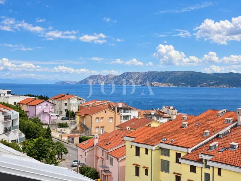 Crikvenica, kuća sa tri stana i garažom