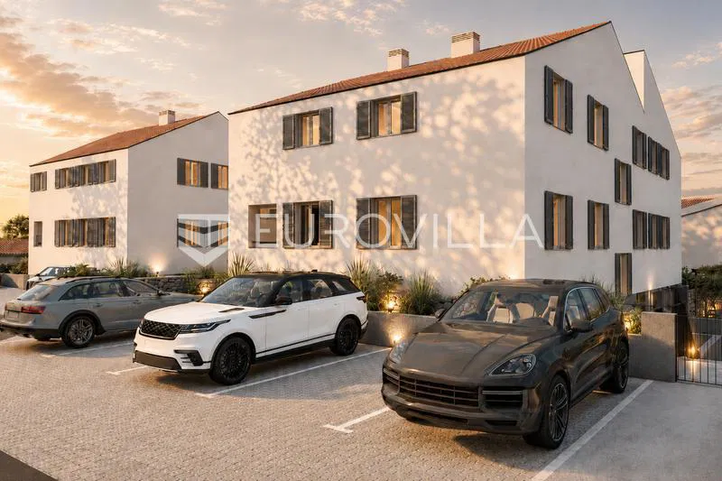 Grad Cres, Centar, luksuzan trosoban penthouse 109 m², odlična lokacija