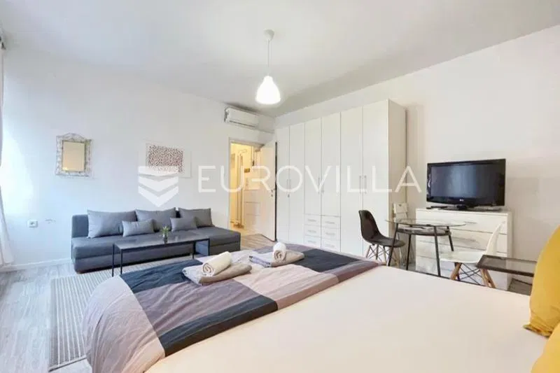 Zagreb, Ban Jelačić Square, nice one-bedroom apartment, 33 m² – 3