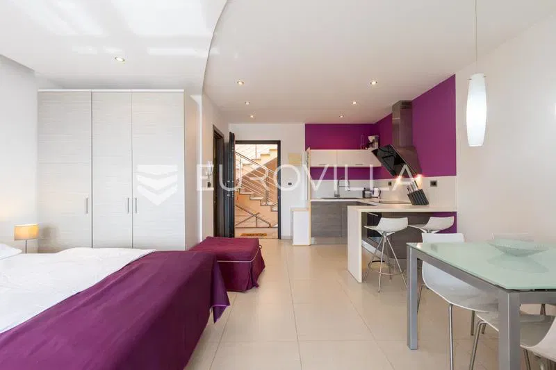 Istra, Pomer, studio apartman prvi red do mora s predivnim pogledom na more