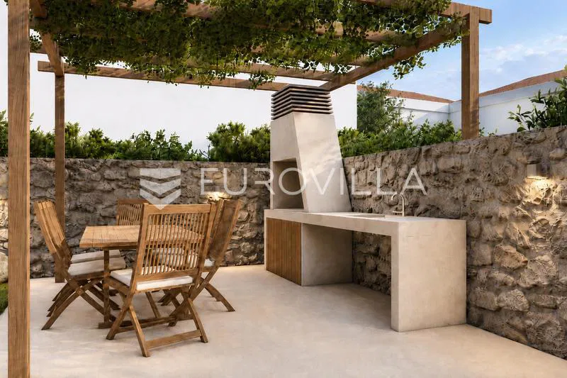 Grad Cres, Centar, luksuzan trosoban stan u prizemlju 116 m², odlična lokacija