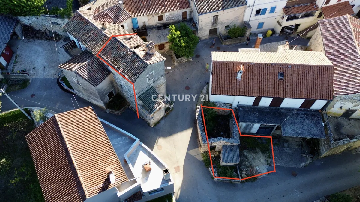 ISTRA, TRVIŽ, KAMENA KUĆA ZA RENOVACIJU S VELIKIM POLJOPRIVREDNIM ZEMLJIŠTEM