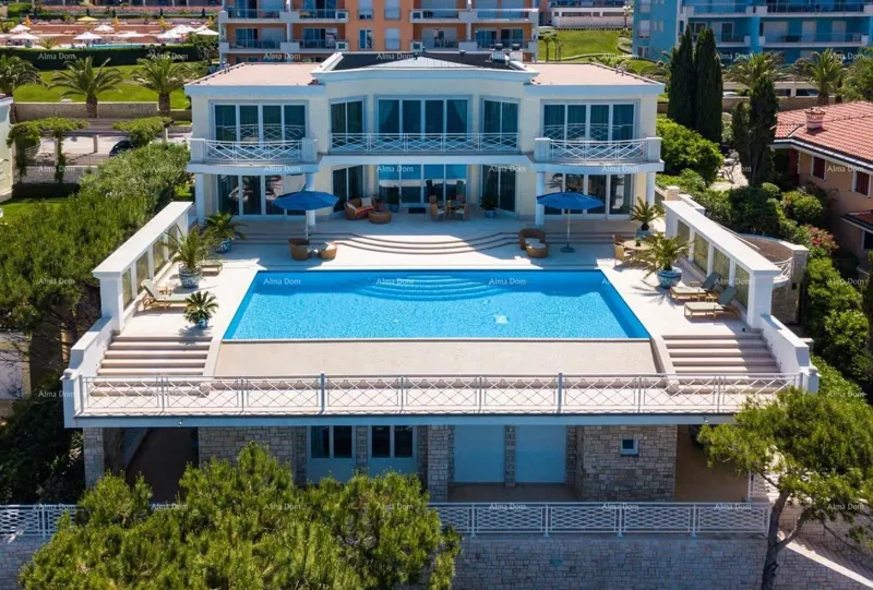 Luksuzna vila prvi red do mora ! Umag Crveni Vrh.