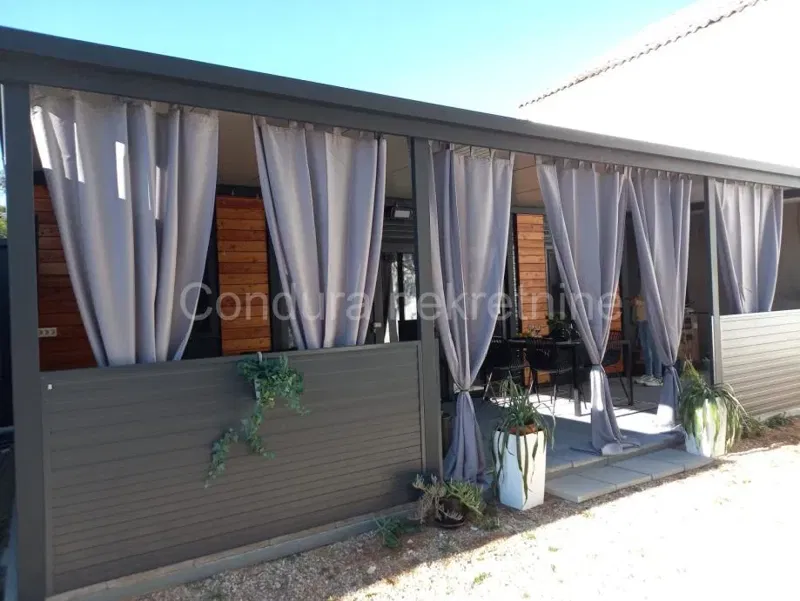 Privlaka, mobilna kućica 58 m2-50 metara od mora