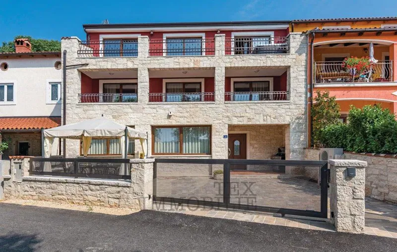 Prodaje se lijepo uređena kuća kraj Poreča