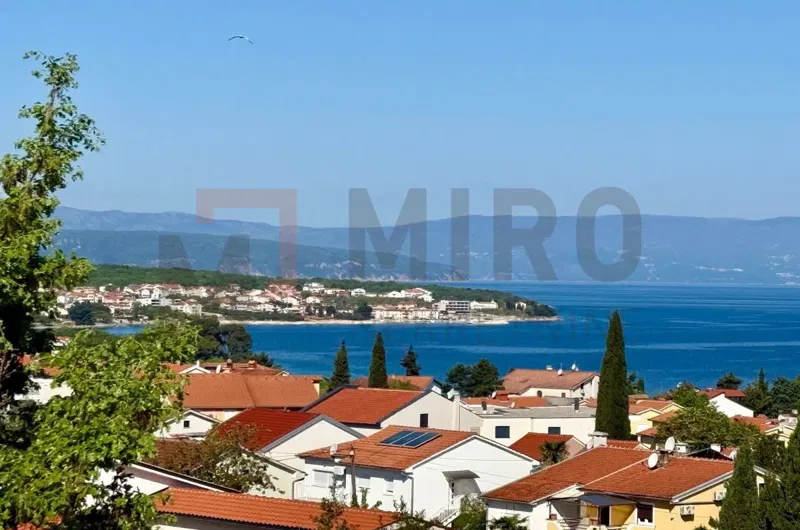 Malinska, möblierte Wohnung mit Aussicht, nahe am Meeresstrand