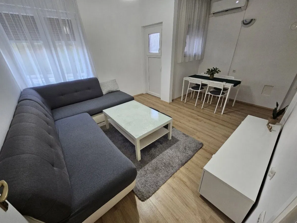 PULA – VERUDA | UREDAN JEDNOSOBAN STAN 50,01 m² | VISOKO PRIZEMLJE | 2 LOĐE I OSTAVE!