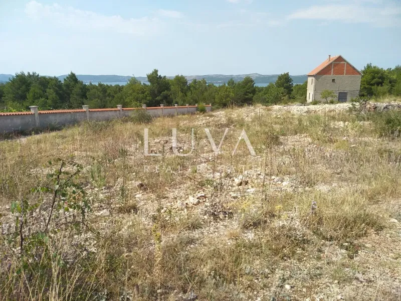 Gračac, Skradin, 2.000 m² großes Baugrundstück in Meeresnähe zu verkaufen