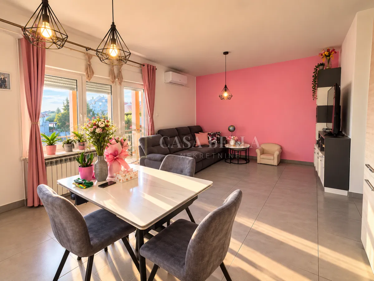 KOSTRENA | 2S+DB | 58 m² | UKUPNO cca 90 m² | PROSTRANA TERASA | 1. KAT