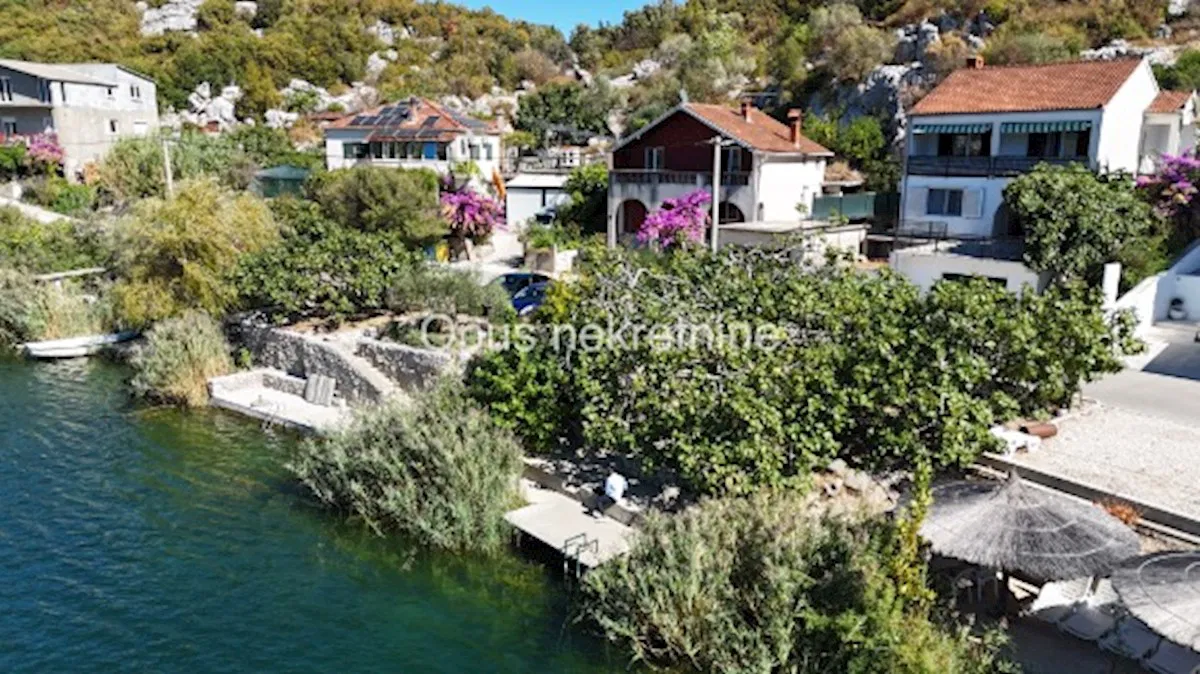 BACINSKA JEZERA – kuca, prvi red uz jezero (Video)
